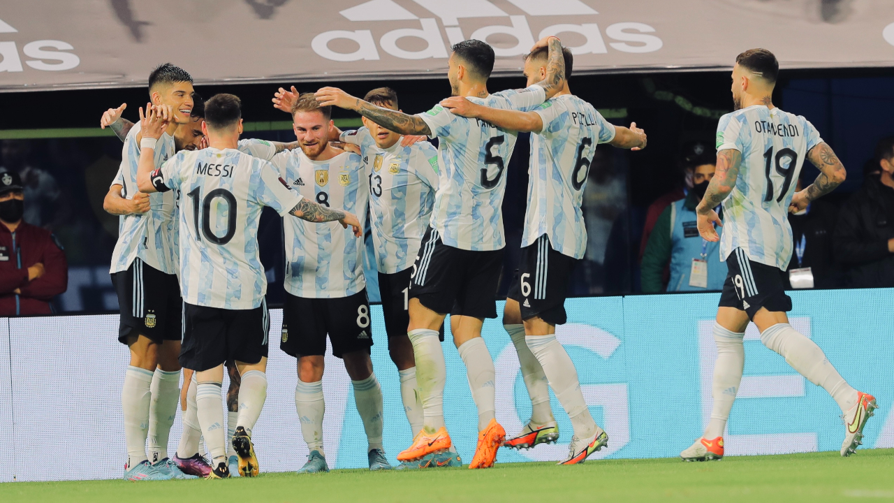 Arjantin'den Venezuela'ya üçlük... Lionel Messi atmaya devam ediyor