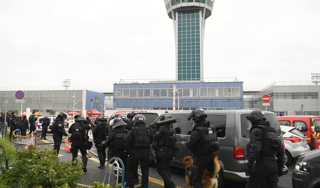 Doğan medyası Orly Havalimanı için "terör alarmı" verdi, bakın işin aslı ne çıktı...