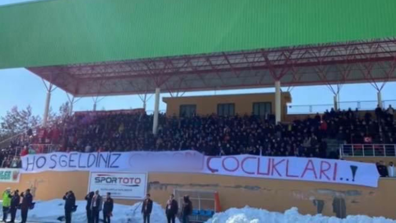 Amatör maçtaki küfürlü pankarta soruşturma... "Hoş geldiniz o. çocukları"