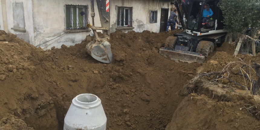 Kanalizasyon kanalında göçük: 2 işçi yaralandı