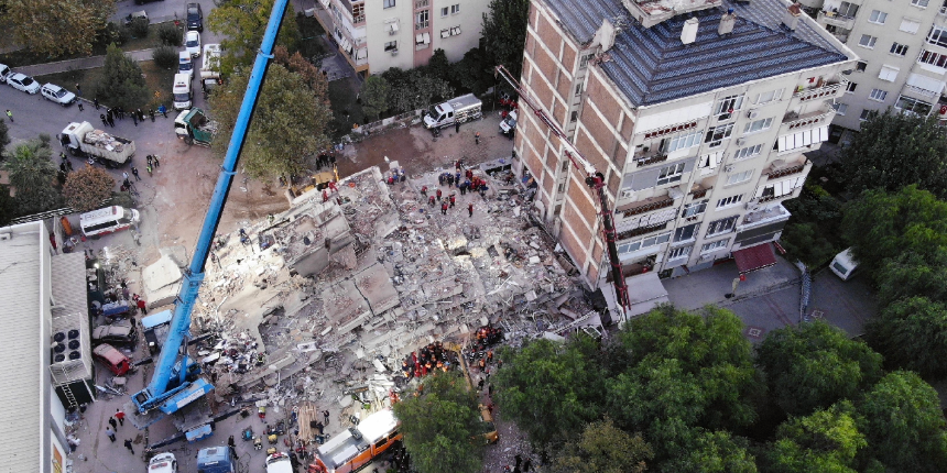 İzmir depreminde 15 kişiye mezar olmuştu! Apartmanın sorumlularına 15'er kez hapis cezası istendi