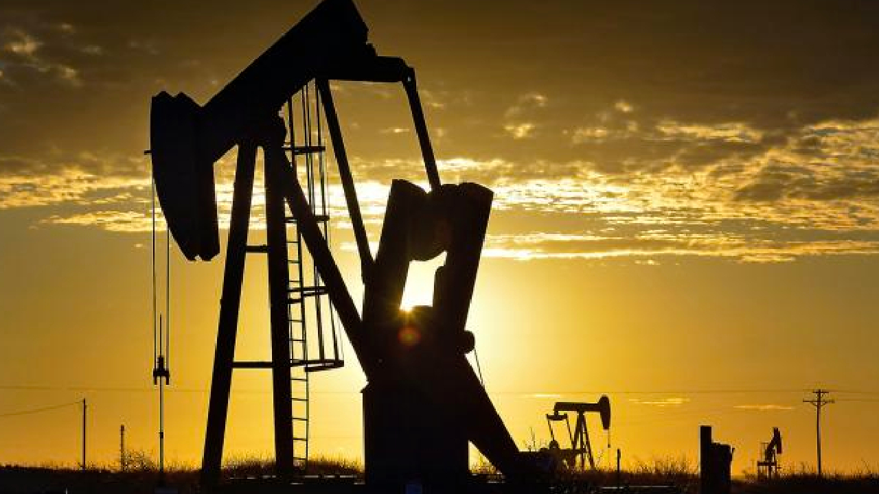 Petrol fiyatlarında düşüş sürüyor: 104 dolar seviyesini gördü