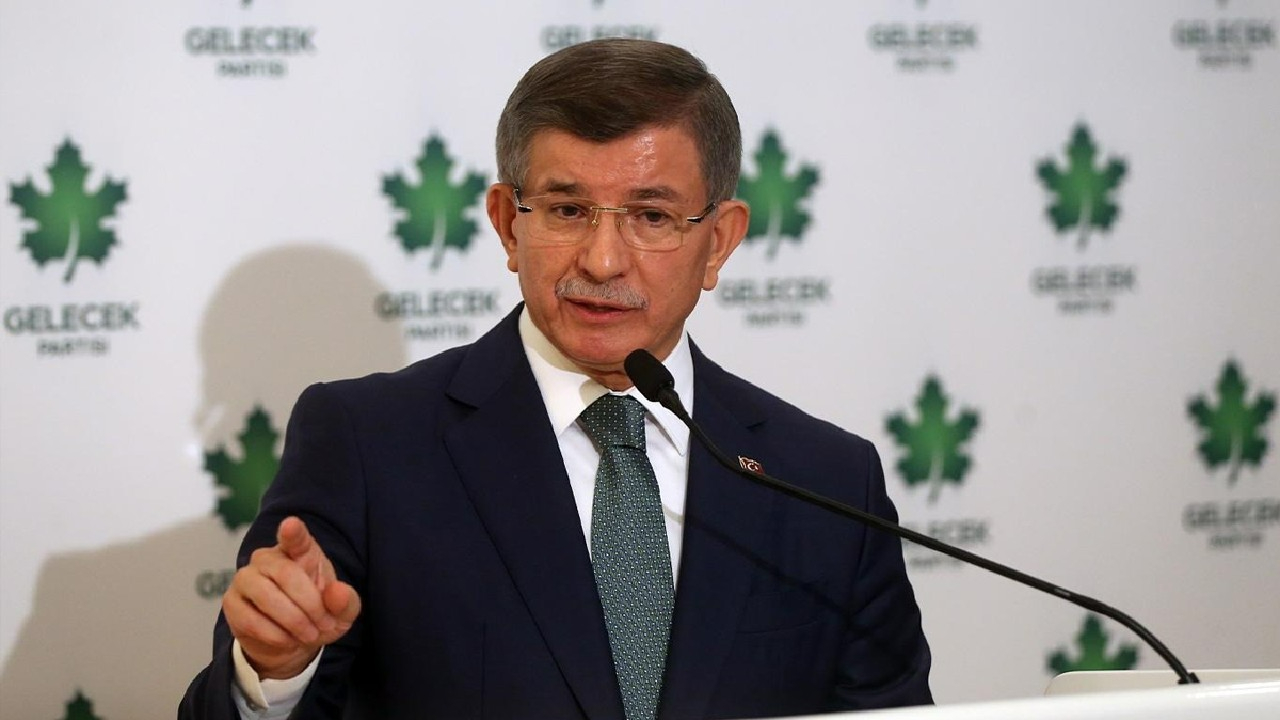 Eski danışmanından Davutoğlu'na ağır sözler: Siyasi ahlaktan bahsetmek için önce ahlaklı olmak lazım