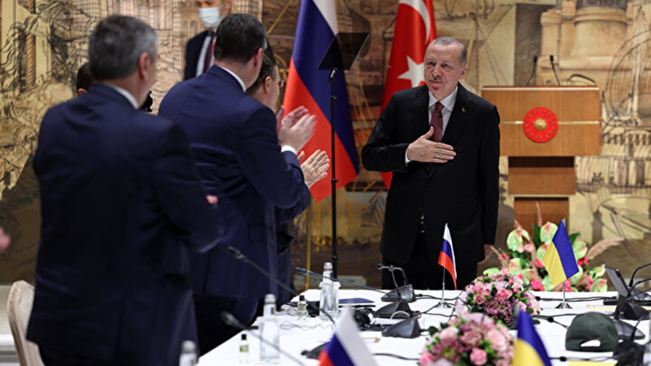 Rusya ve Ukrayna heyeti Cumhurbaşkanı Erdoğan'ı ayakta alkışladı