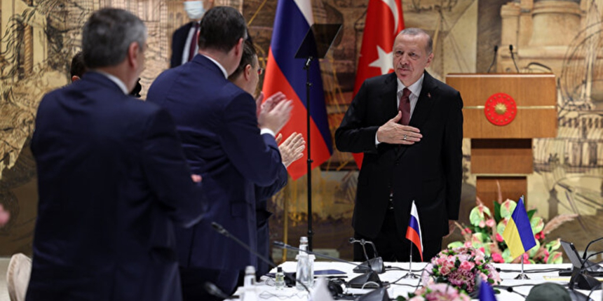 Rusya ve Ukrayna heyeti Cumhurbaşkanı Erdoğan'ı ayakta alkışladı