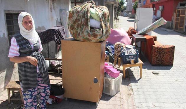 Kirayı ödeyemediği için evden atılan 80 yaşındaki kadına valilikten yardım eli