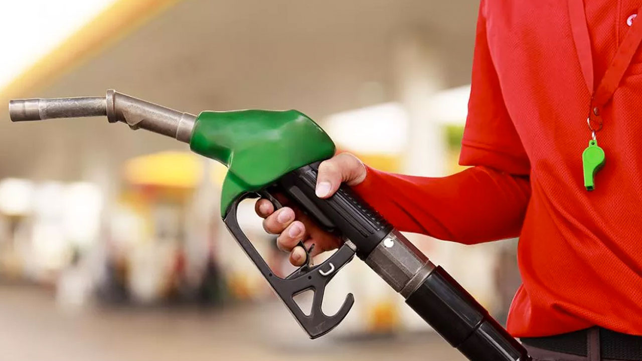 Petrol fiyatları düştü, motorine indirim yolda: Bu gece 1,04 TL indirim bekleniyor!