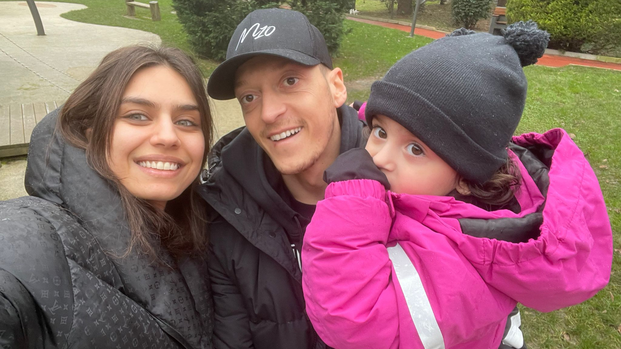 Mesut Özil'in menajeri konuştu... "Bu bir tedbir kararıdır, yani izinli sayılıyor Mesut"