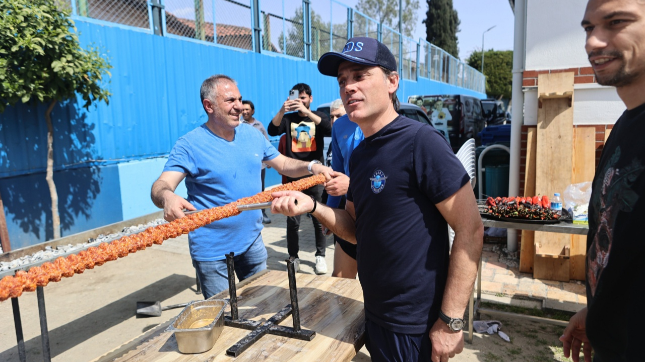 Adana Demirspor'a boru kebabı dopingi... Kebap derbisi öncesi 20 metrelik kebap yediler!