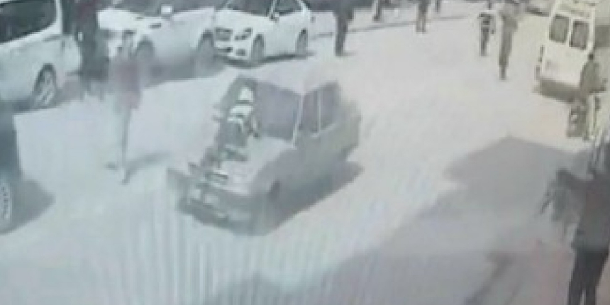 Kadın polise çarpıp 100 metre boyunca sürükledi! O anlar kamerada!