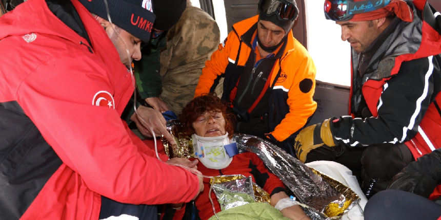 İtalyan turist kayarken çığ altında kaldı