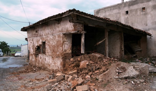 Artçı sarsıntılar durmuyor! Manisa bu kez 4.8'le sarsıldı!