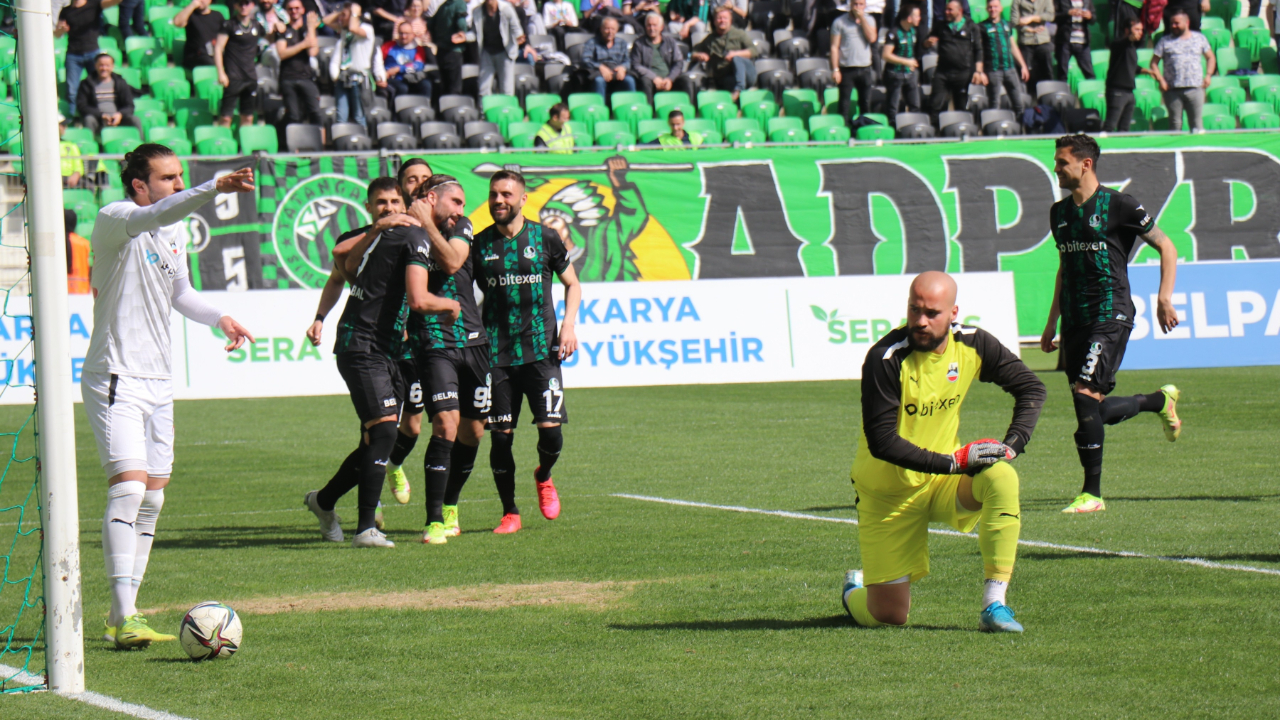 Sakaryaspor'dan Diyarbekirspor'a üçlük... Zirvede puan farkı 4'e yükseldi