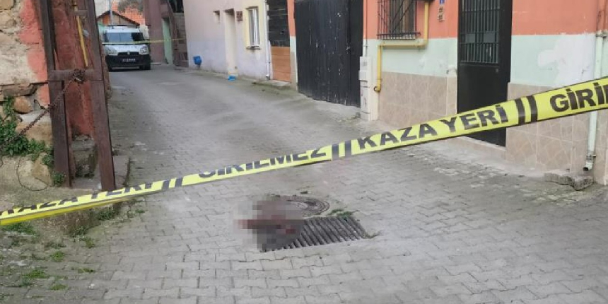 Kocaeli'de eşi tarafından sırtından bıçaklanan kadın hayatını kaybetti
