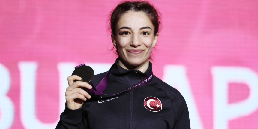 Evin Demirhan Yavuz Avrupa şampiyonu... Finalde Bulgar'a minderi dar etti