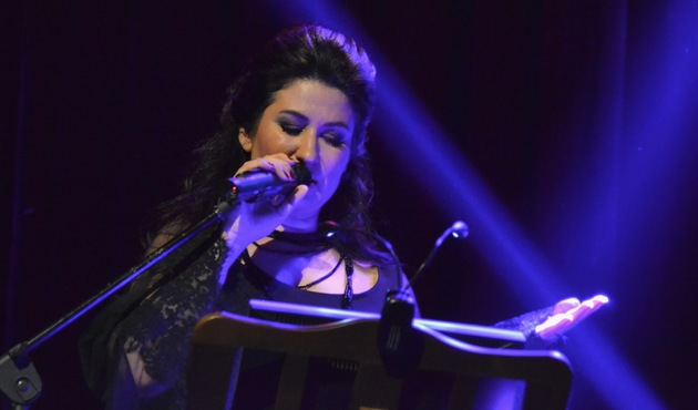 İclal Aydın'dan BKM sahnesinde şiir ve müzik ziyafeti!