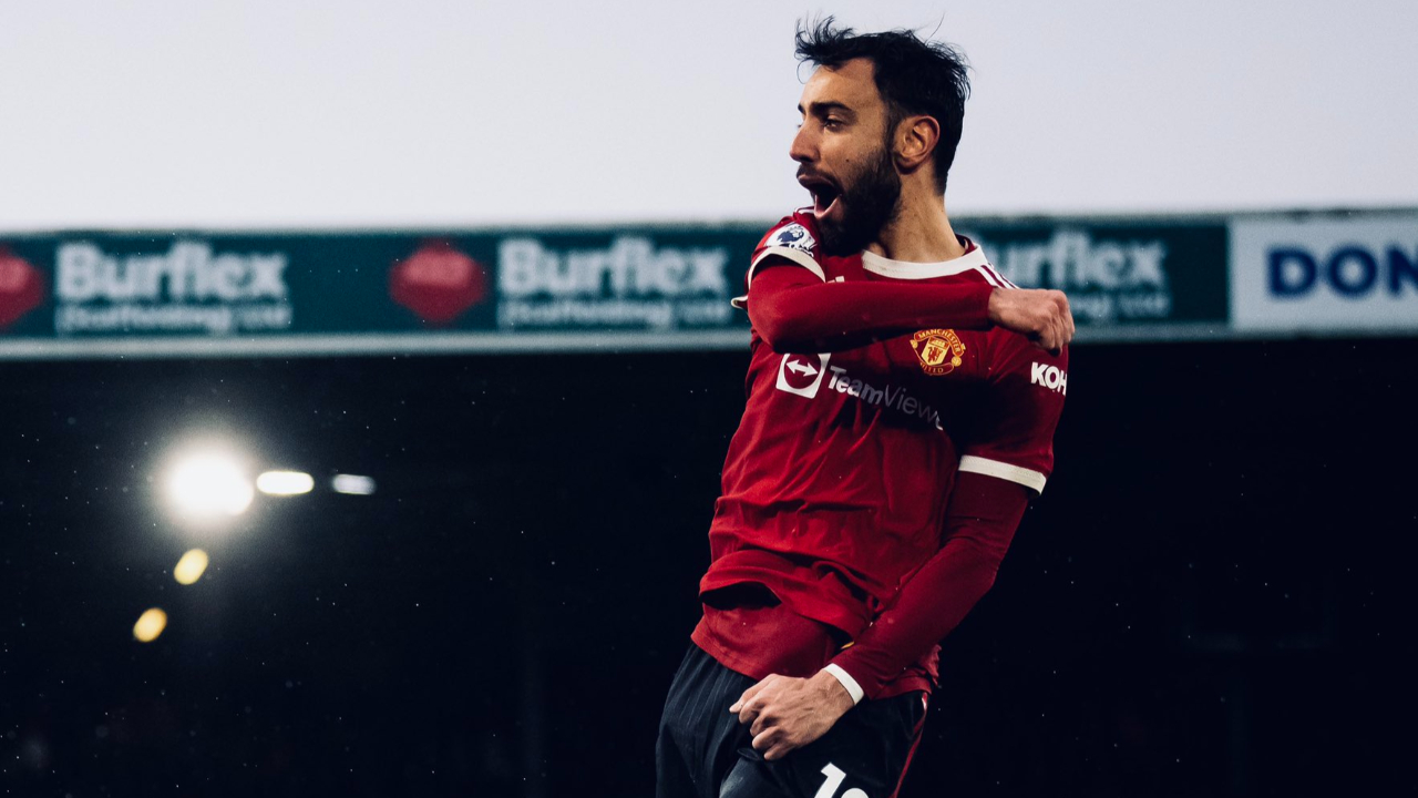 Bruno Fernandes Manchester United'la sözleşmesini 2026'ya kadar uzattı