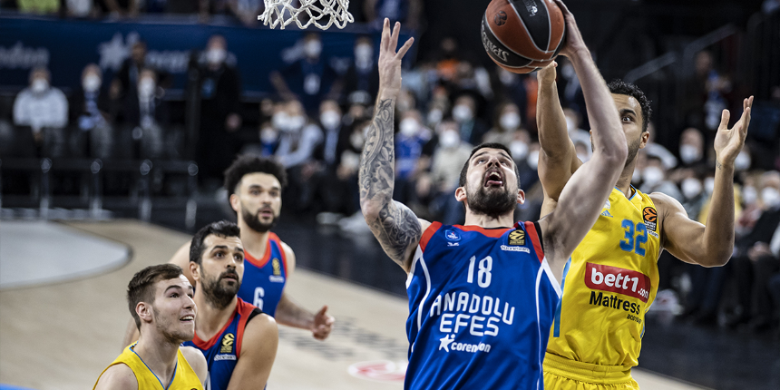 Anadolu Efes'in ALBA Berlin'i mağlup etti! (MAÇ ÖZETİ)