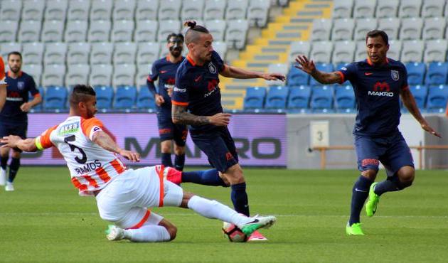 Başakşehir'den Beşiktaş'a gönderme