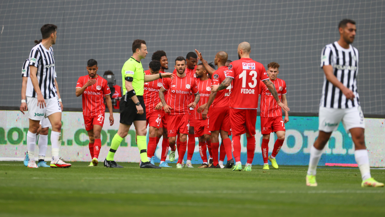 Antalyaspor müthiş futbolunu Altay deplasmanında da sürdürdü: 1-2