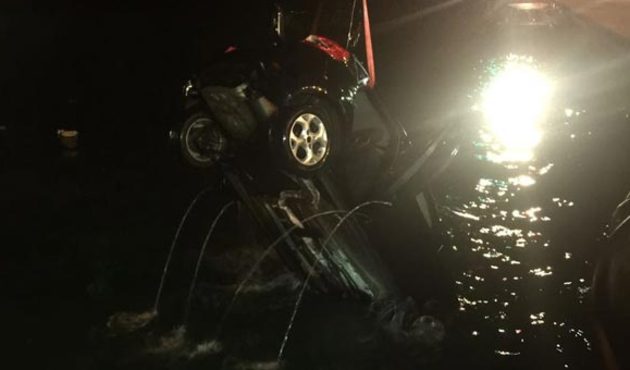 Eşine kızdı otomobili denize attı!