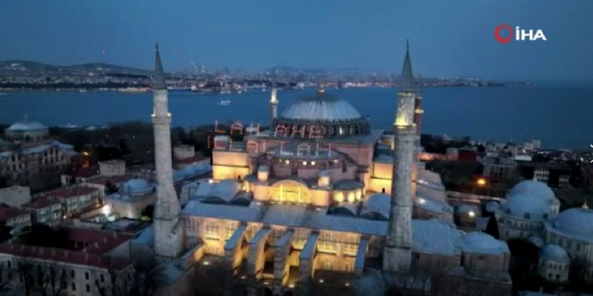 Ayasofya’da 88 yıl aranın ardından ilk teravih heyecanı