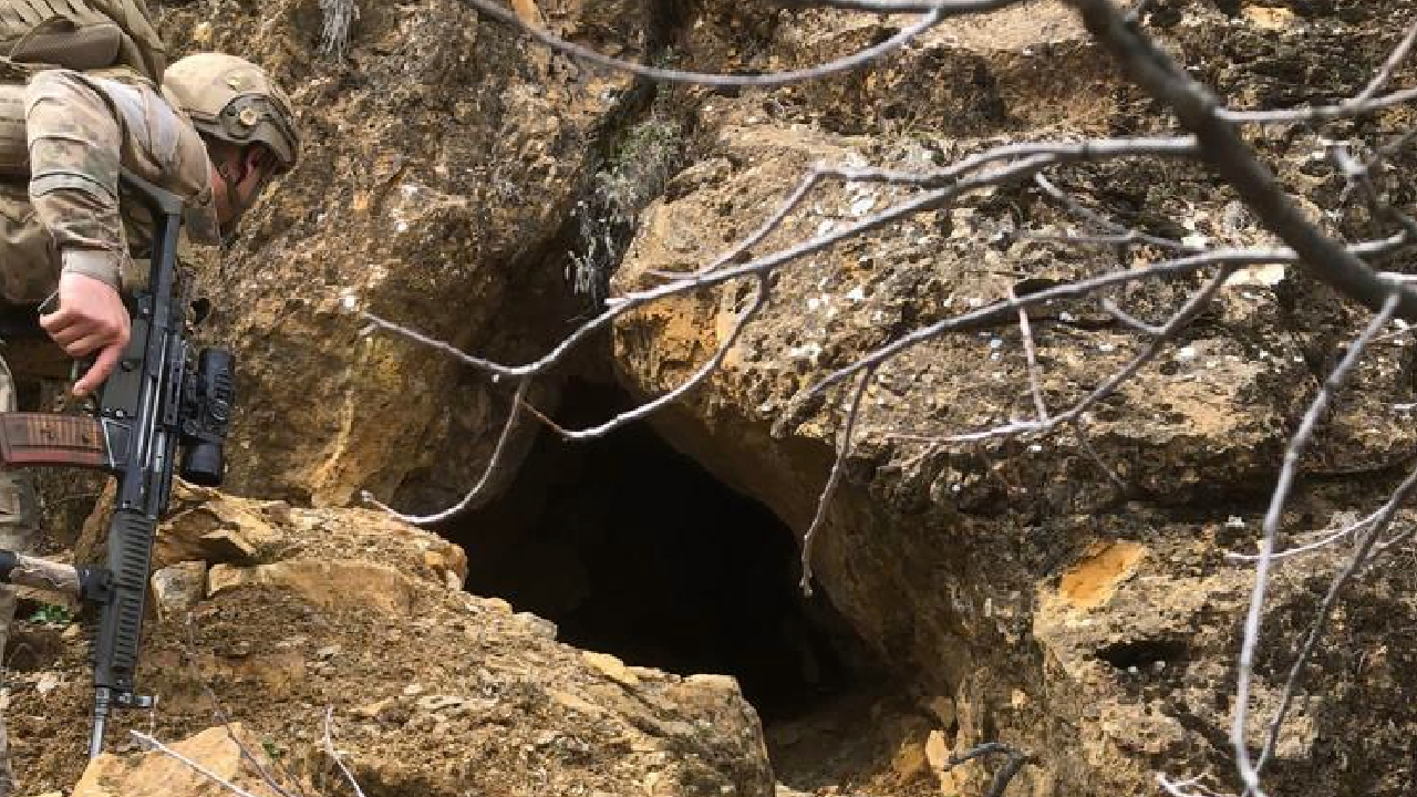 Tunceli'de teröristlerin kullandığı 7 sığınak imha edildi