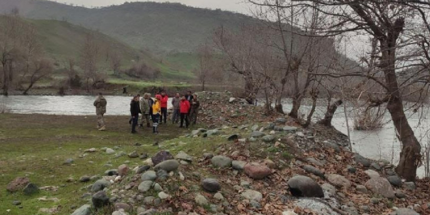 Hakkari’de dereye düşen asteğmeni arama çalışmaları sürüyor!