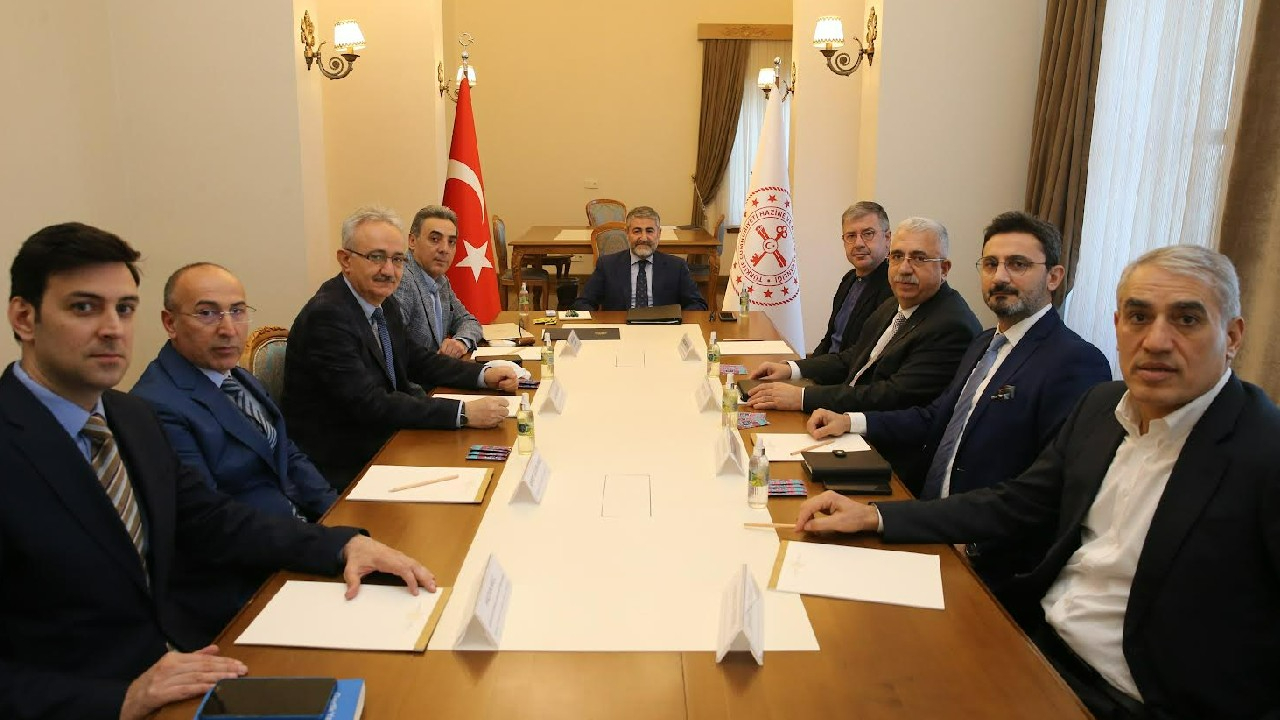 Bakan Nebati, altın rafinerileri yöneticileriyle görüştü!