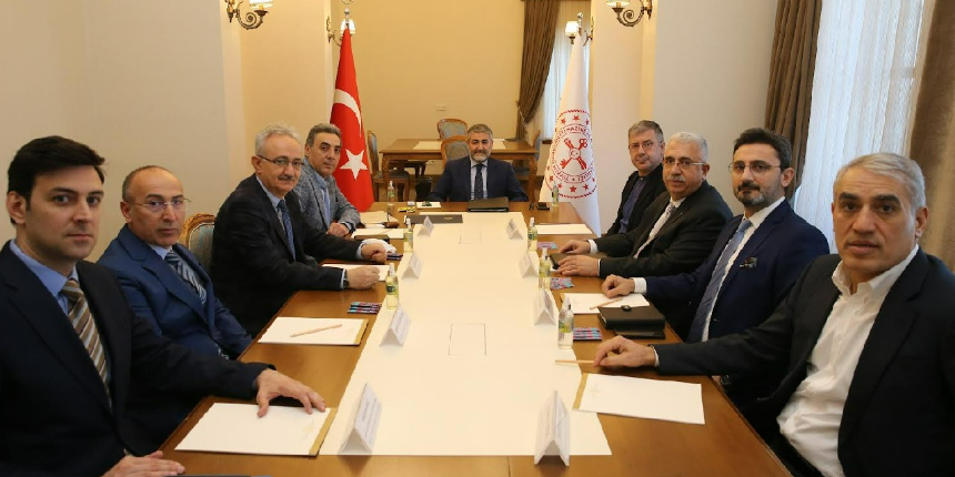 Bakan Nebati, altın rafinerileri yöneticileriyle görüştü!