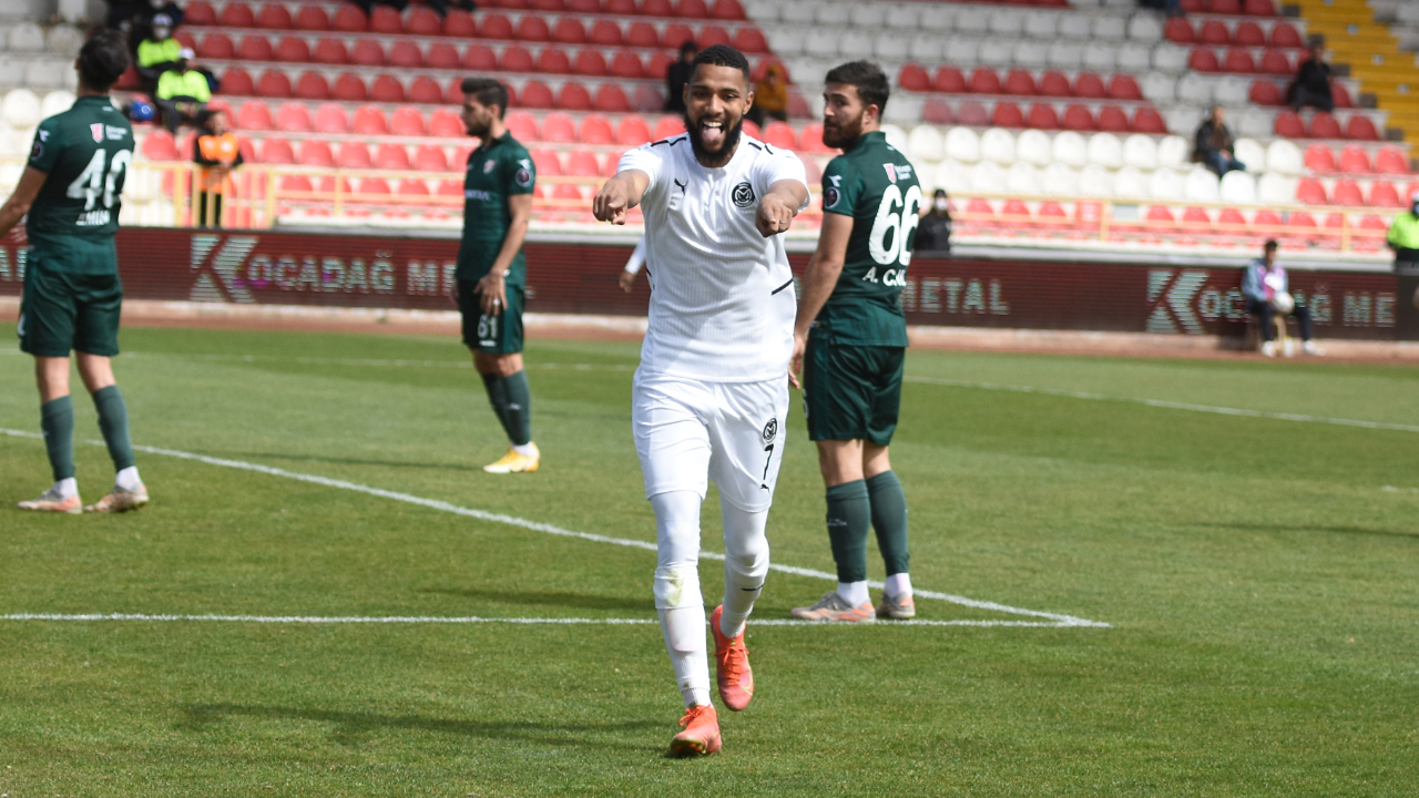 Manisa FK deplasmanda Boluspor'u 1-2 mağlup ederek play-off iddiasını sürdürdü