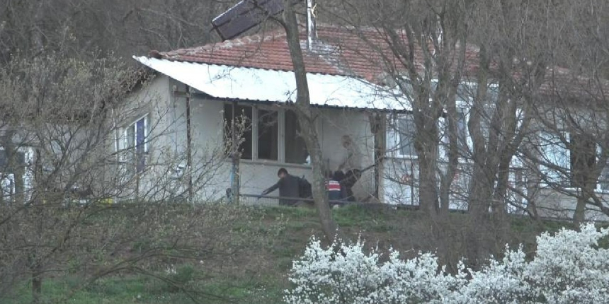 Vahşet bu kez Susurluk'ta! Anne ile oğlu silahla vurularak öldürüldü, baba ile kızı yaralı!