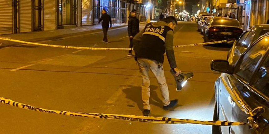 Oğlunun bıçaklandığını görünce kurşun yağdırdı: 3 yaralı