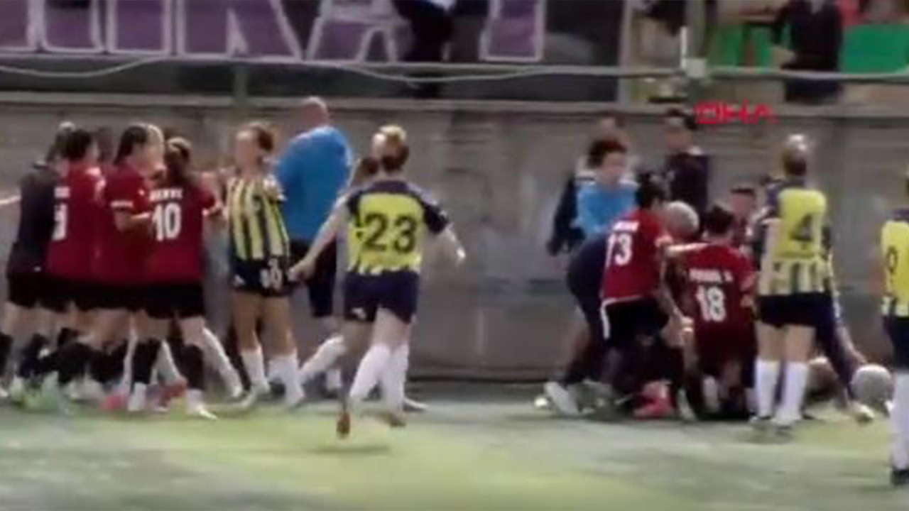Amedspor - Fenerbahçe maçındaki olayların ardından sosyal medya hareketlendi...