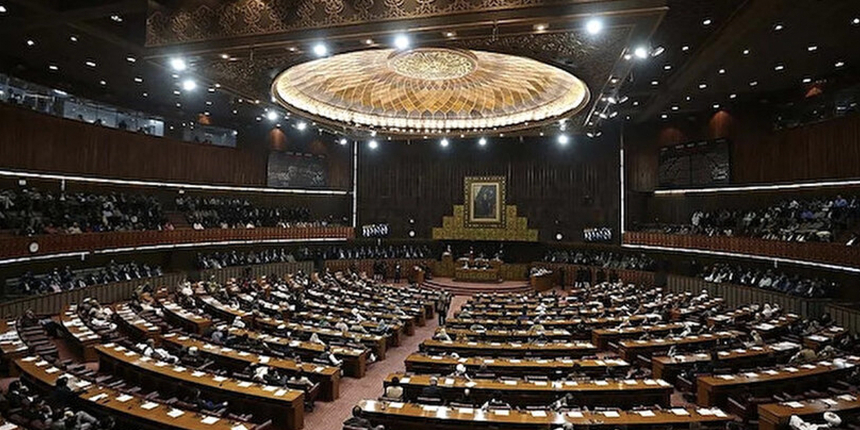 Pakistan'da Başbakan İmran Han'ın talebi sonrası meclis feshedildi