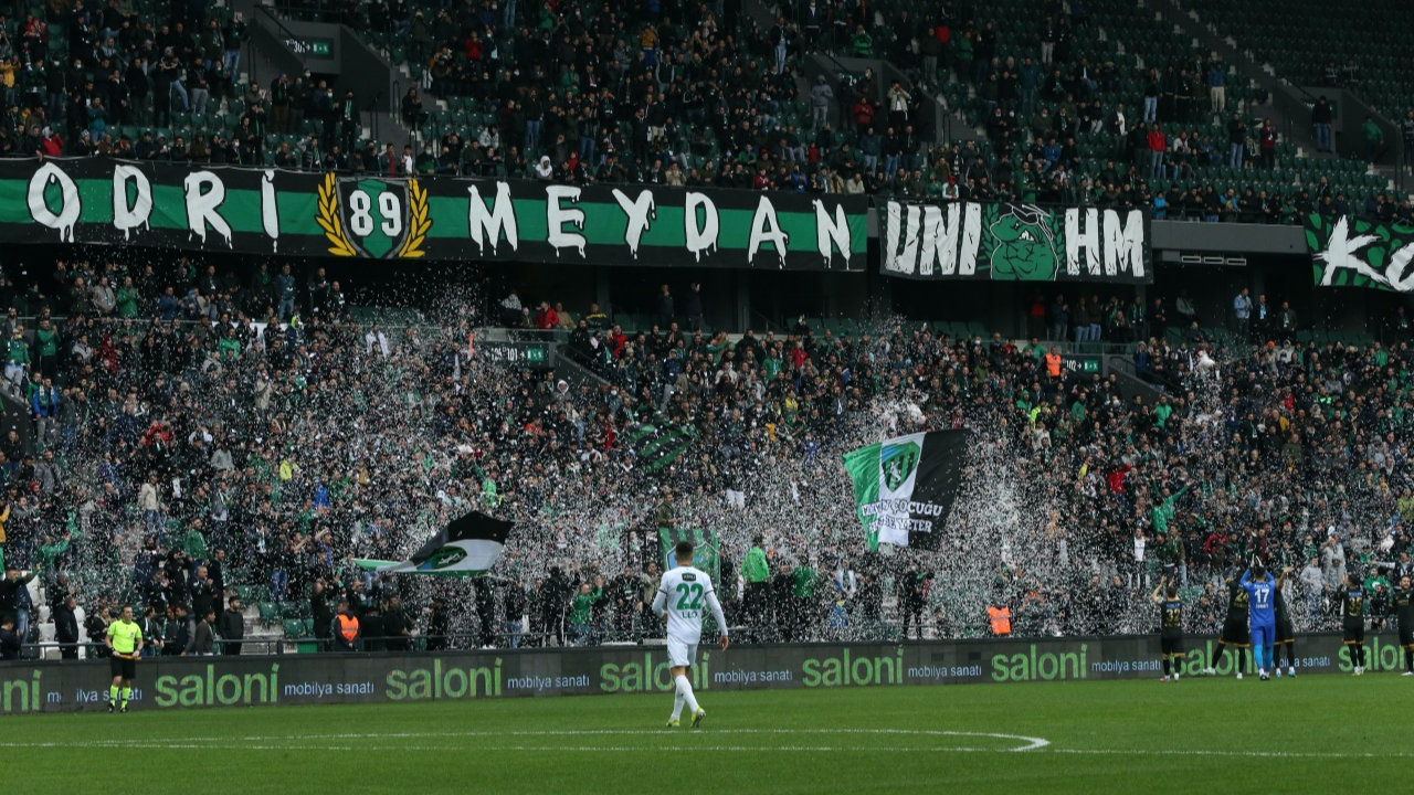 Denizlispor'dan Kocaelispor'a deplasmanda 5 gol! Kümede kalma savaşı...