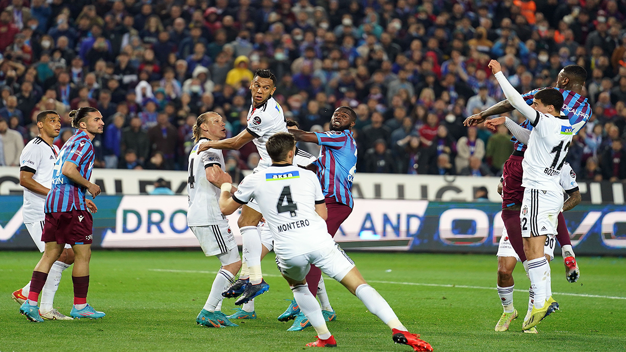 Trabzonspor – Beşiktaş olaylı maçta kazanan çıkmadı!