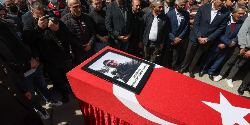 Hakkari'de şehit olan Asteğmen Kupşen İzmir'de son yolculuğuna uğurlandı