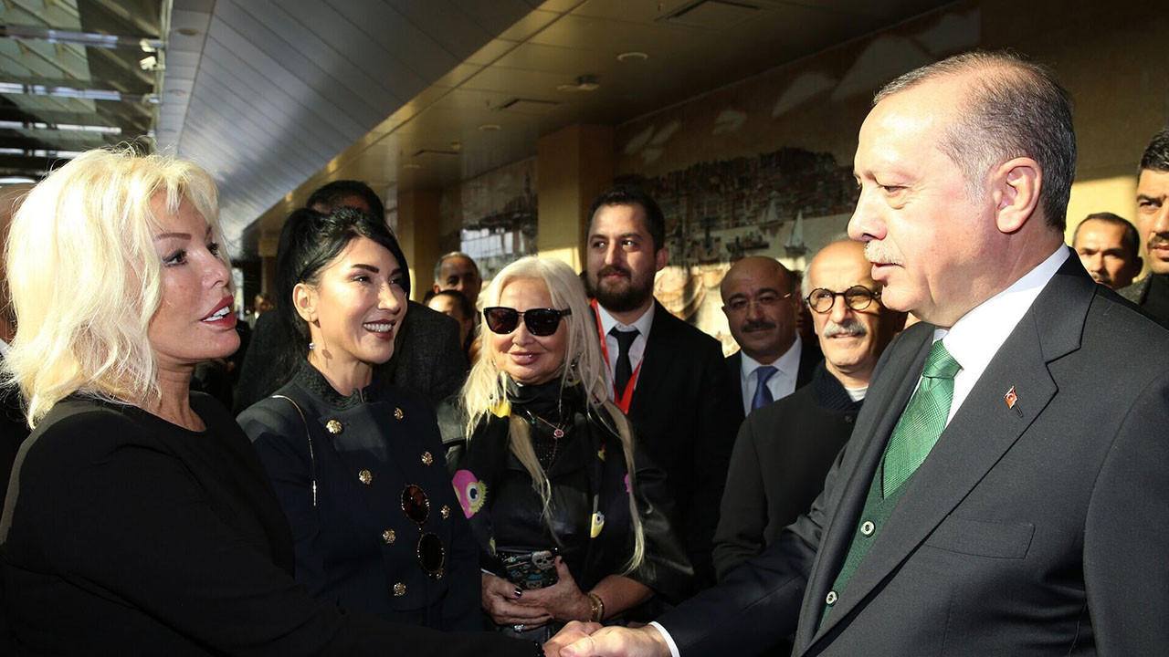 Cumhurbaşkanı Erdoğan'ın etkinliklerine katıldığı için eleştirilen Ajda Pekkan: 'Eleştirileri önemsemiyorum'