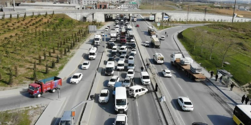 Arnavutköy’de zincirleme kaza! 6 araç birbirine girdi