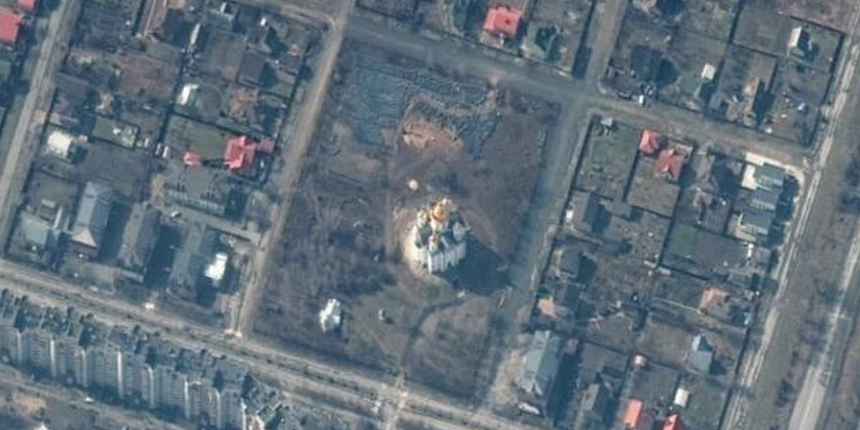 Buça'daki katliam dünyayı derinden sarstı: Kilise bahçesindeki toplu mezar uzaydan görüntülendi