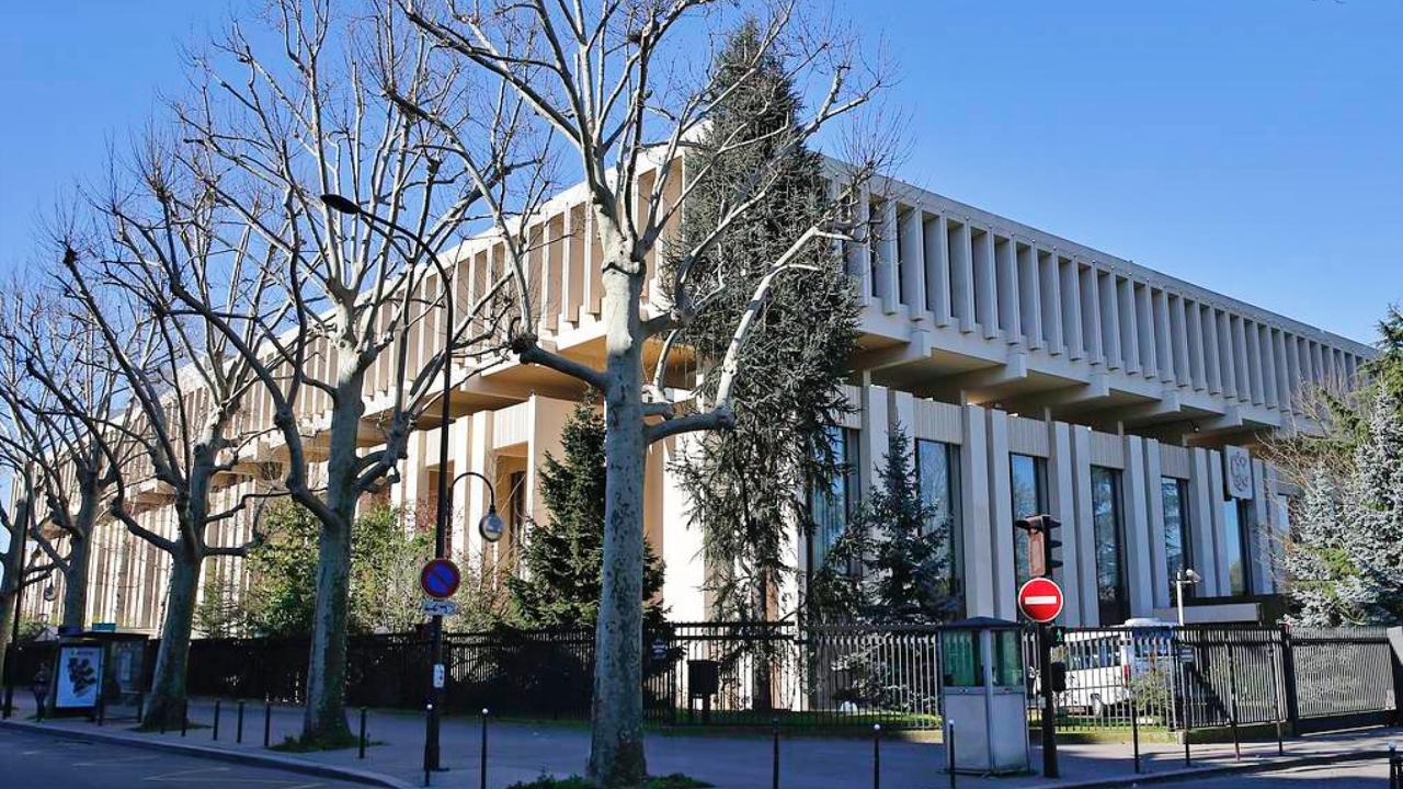 Fransa 35 Rus diplomatı sınır dışı edeceğini duyurdu!