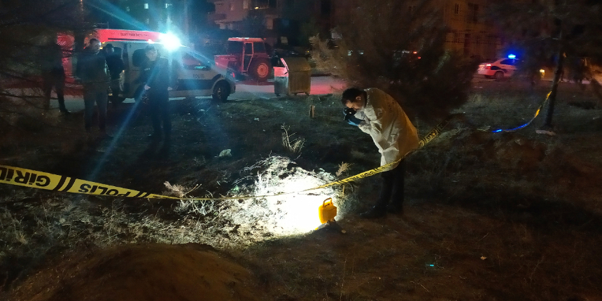 Eşini ve eşinin ilişkisi olduğunu düşündüğü kişiyi vurdu
