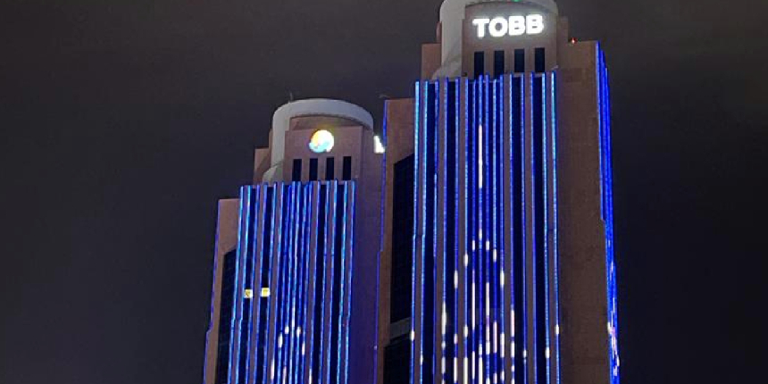 Ankara'daki TOBB İkiz Kuleleri NATO yıldızıyla aydınlatıldı