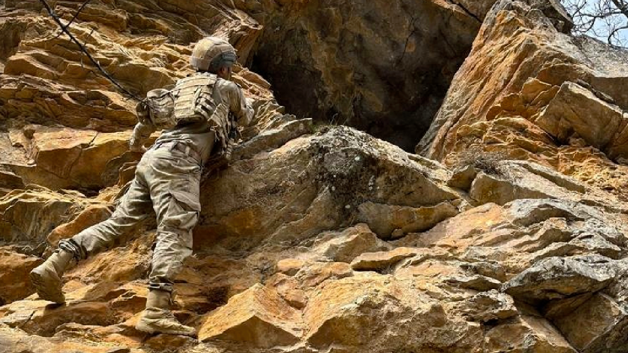 Tunceli’de 1’i Munzur çayı kenarında olan 5 sığınak imha edildi