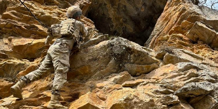 Tunceli’de 1’i Munzur çayı kenarında olan 5 sığınak imha edildi