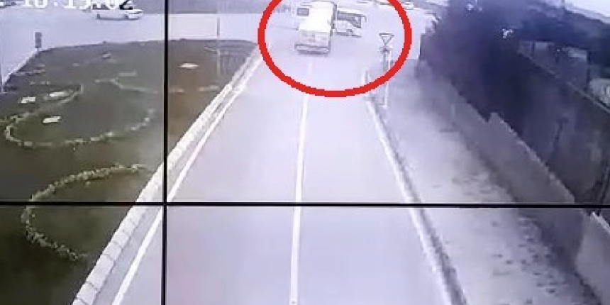 Tır ile işçi servisi çarpıştı: 2’si ağır 25 yaralı
