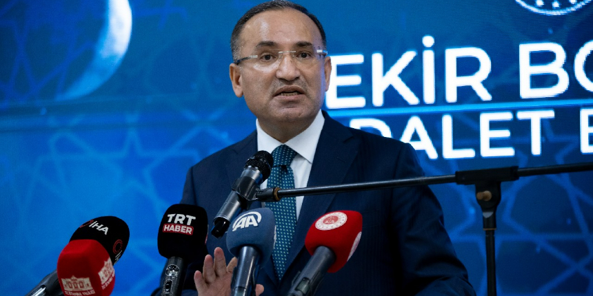 Adalet Bakanı Bozdağ'ın koronavirüs testi pozitif çıktı