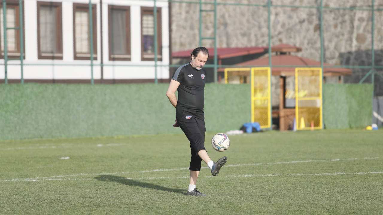 Yusuf Şimşek 1461 Trabzon FK yönetimine ayar verdi! "Ne acınız varmış. Geldiğimde play-off bile sıkıntılıydı"