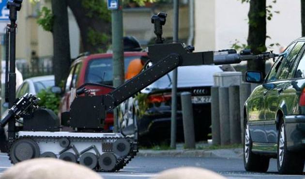 Berlin'de bomba alarmı! Polis sokakları kapattı...